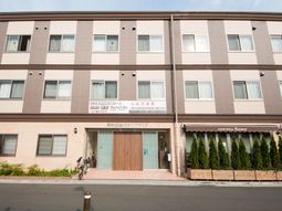 温かみのある建物の外観