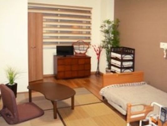 落ち着いた色合いの居室