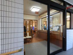 受付と廊下の光景