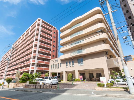 多目的に活用できる建物の外観
