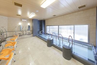 明るく広い浴室