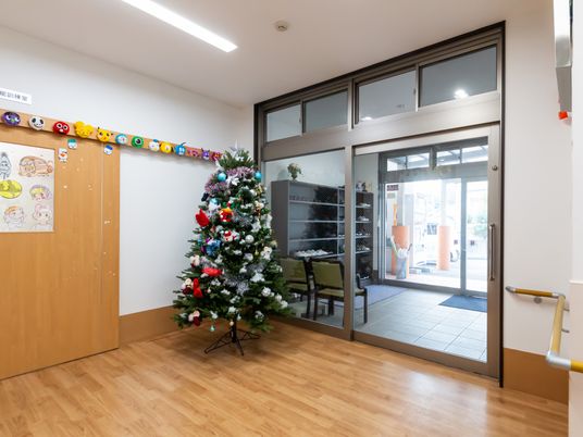 クリスマス装飾の廊下