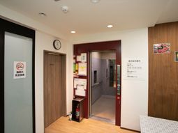 エレベーター付きエントランス