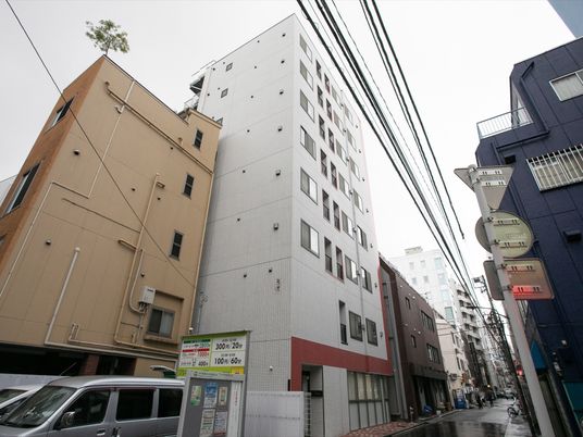 現代的な建物の外観