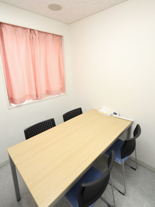 シンプルな会議室