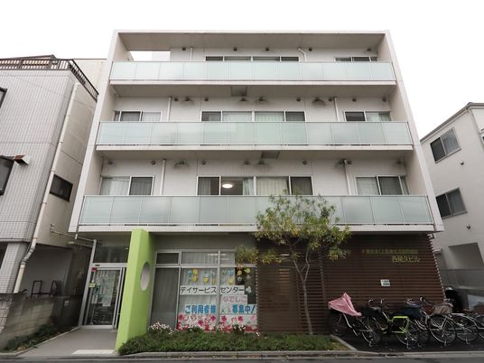 清潔感のある建物の外観