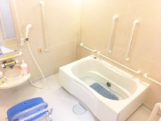 手すり付き浴室設備