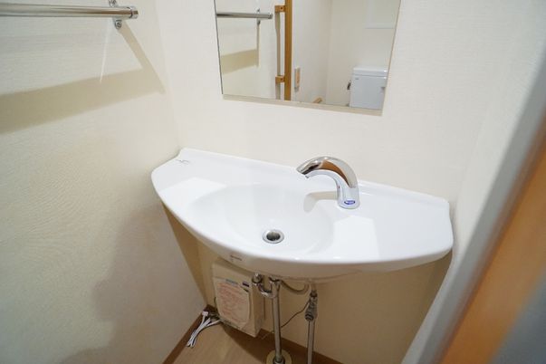 清潔な洗面台のある空間