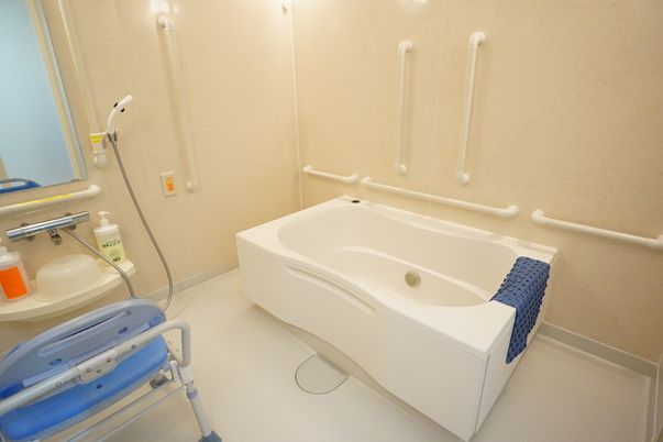 バリアフリー対応の浴室