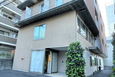 快適な外観のエントランス