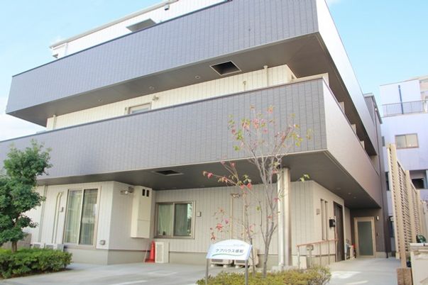 モダンな外観の施設