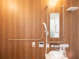 手すり付き洗面所