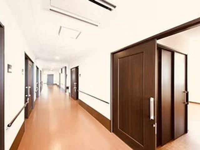 長い廊下 廊下 明るく広々とした廊下では、日常の移動が快適に。お仕事しやすい環境です。