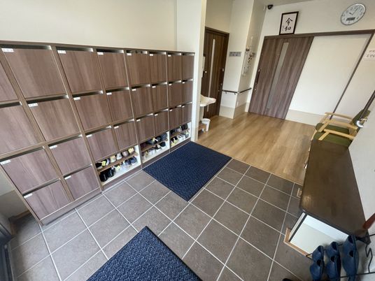 明るい玄関スペース