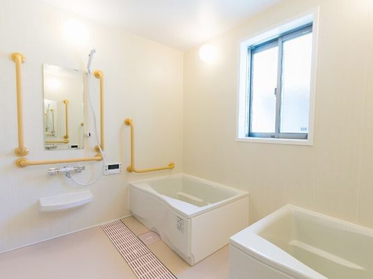 バリアフリー対応の浴室