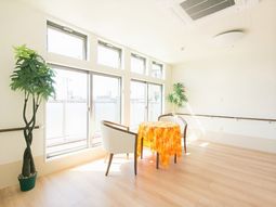 明るいダイニングスペース