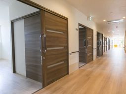 清潔感ある明るい廊下