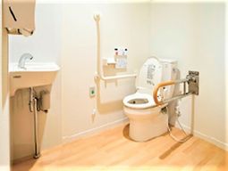 バリアフリーの洋式トイレ