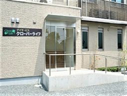 建物のエントランス風景