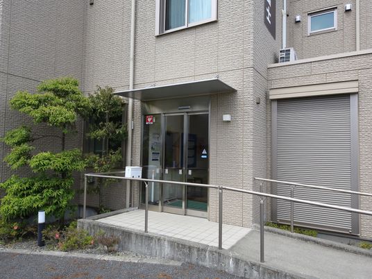 エントランスの外観