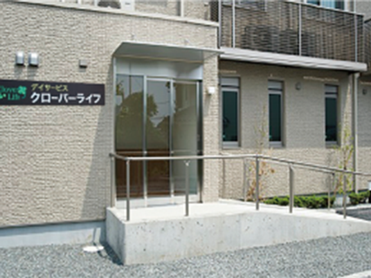 建物入口の外観  