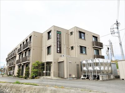 多階層の施設外観