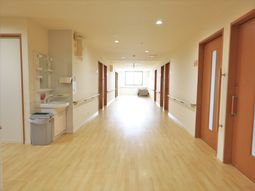 明るい廊下の様子