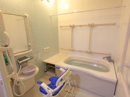 バリアフリーの洗面バスルーム