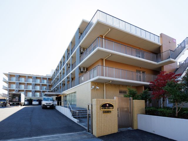広々とした多階層建物 外観 次のキャリアに向けて、開放感あふれる建物の一員としてご活躍いただける方を歓迎します。