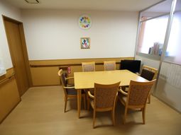 清潔なダイニングルーム