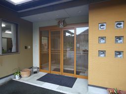 温かみのあるエントランス