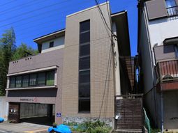 モダンな建物の外観