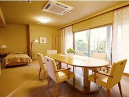 広々とした明るい居室