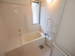 清潔な浴室の様子