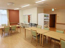 清潔なダイニングスペース