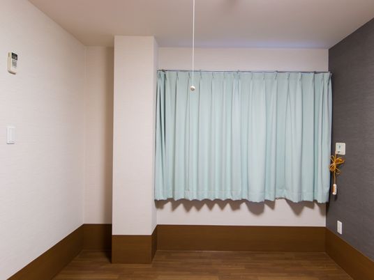 シンプルな洋室のカーテン