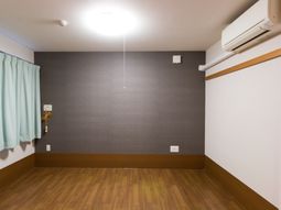 空の部屋とエアコン
