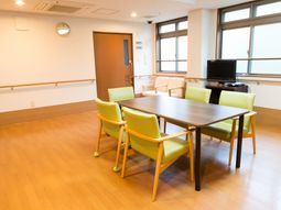 明るい共有スペースの一角