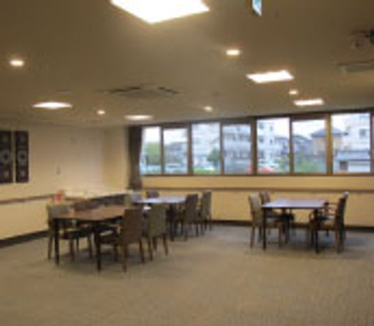 自然光が入る広間