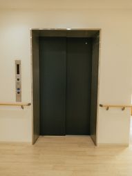 手すり付きエレベーター