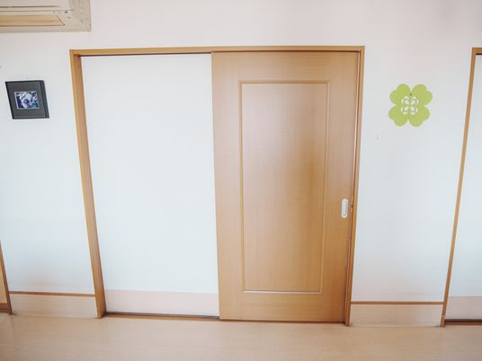 広々とした明るい居室