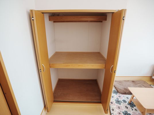 収納できる木製クローゼット