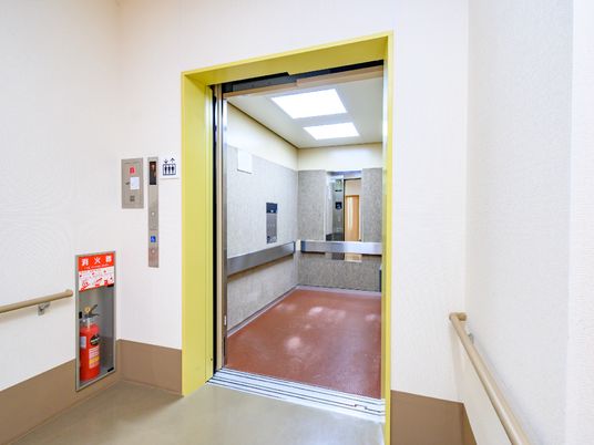 広々としたエレベーターホール