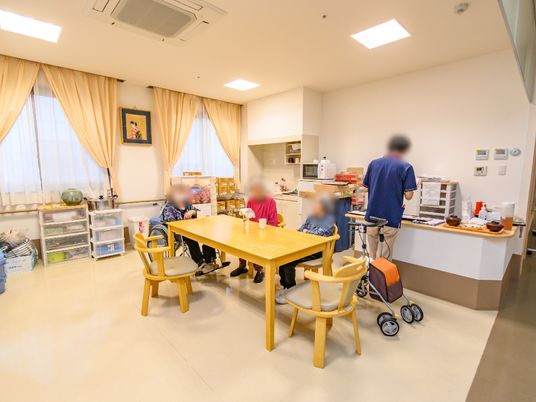 明るい空間の食堂