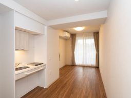 明るい居室のキッチン