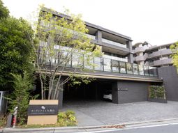 洗練された建物の外観