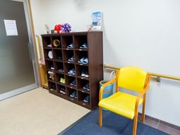 エントランスの靴棚と椅子