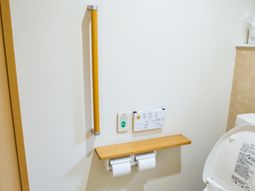 トイレの手すりと操作盤