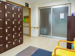 清潔な廊下とエレベーター