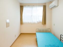 シンプルな居室の様子